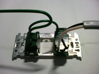 電工2 No.6 アース付コンセント裏